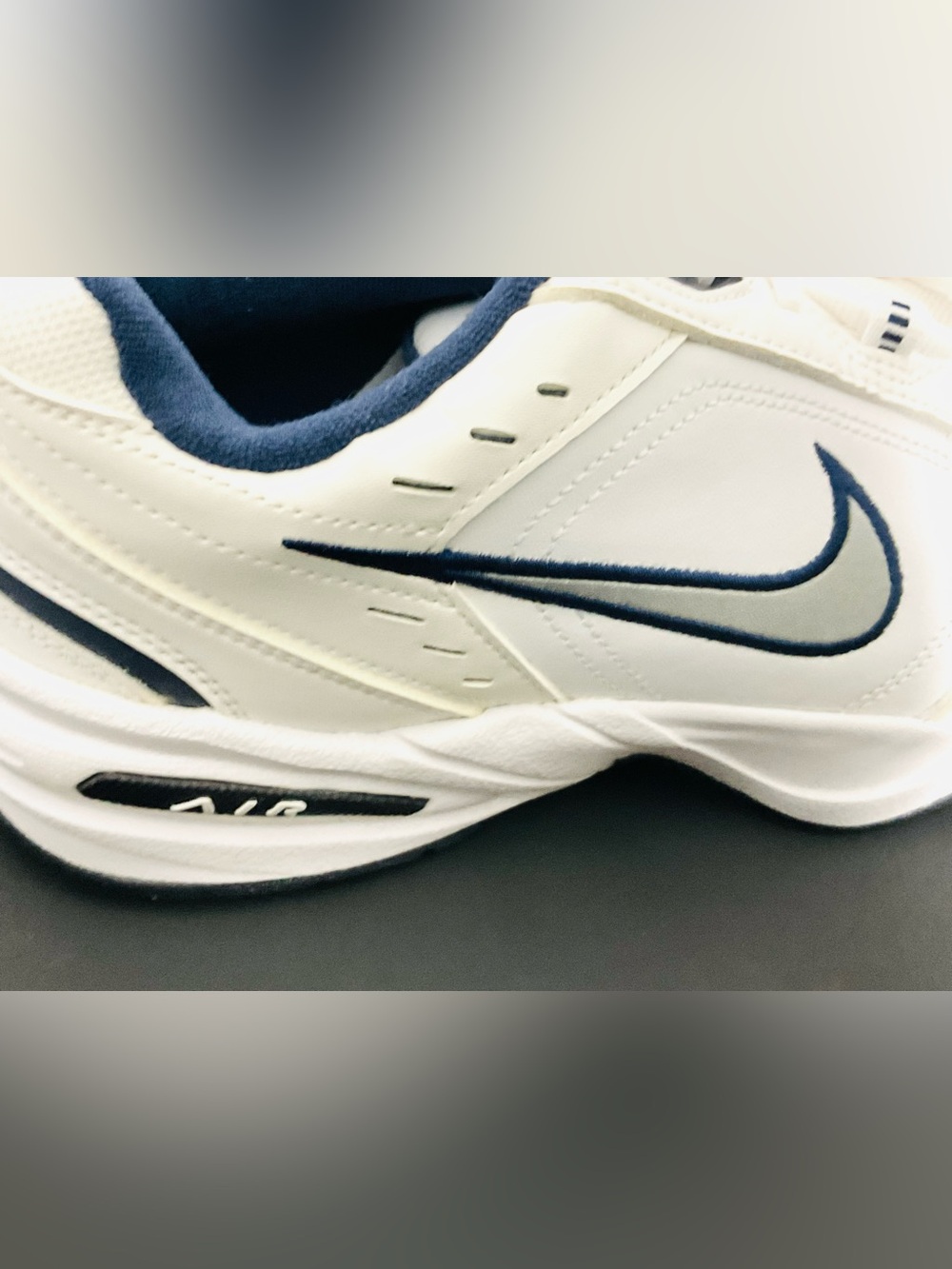 Nike Air Monarch IV White Navy Sneakers Men’s Size 10.5 Walking Shoes - Picture 6 of 7